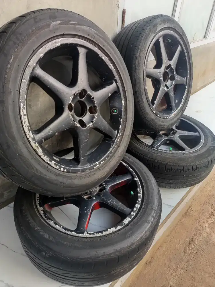 Velg dan Ban Bekas 1 Set