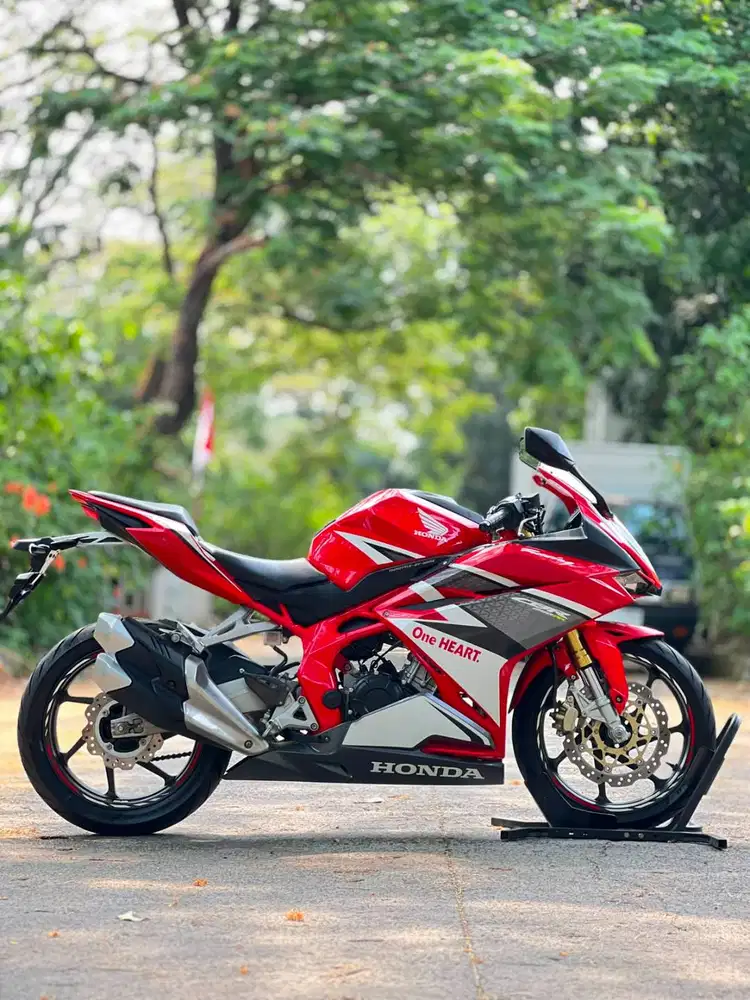 HONDA CBR250RR NON ABS 2017 RED RACING KM 9K PAJAK ON SUPER GRESS