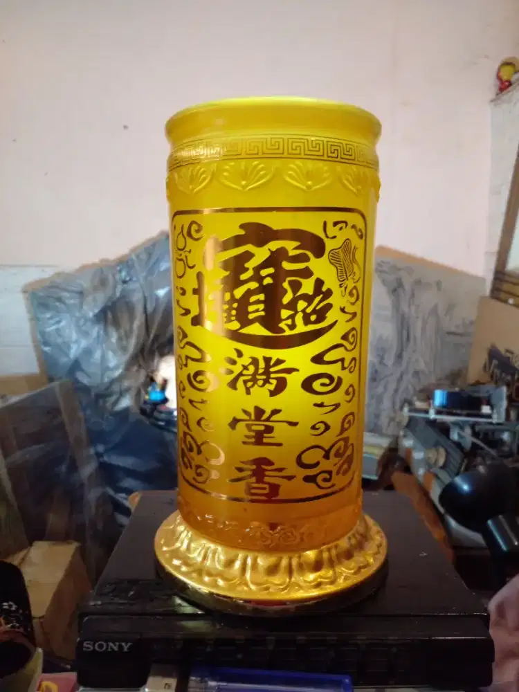 Vintage Hio-kong yellow glass