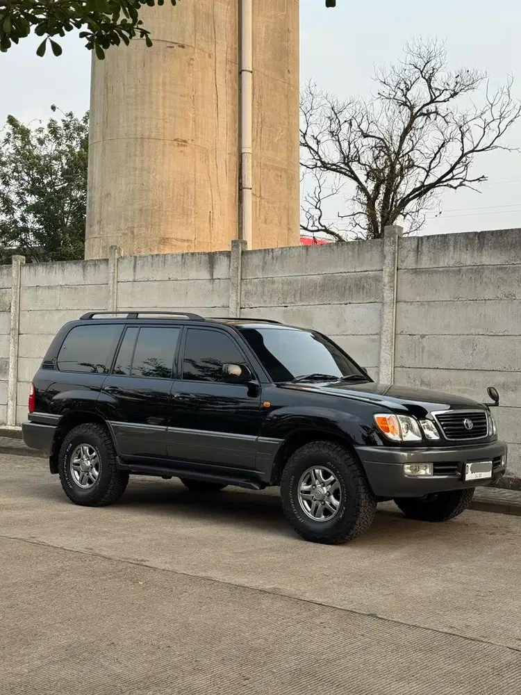 Toyota Cygnus Land Cruiser 4x4 AT