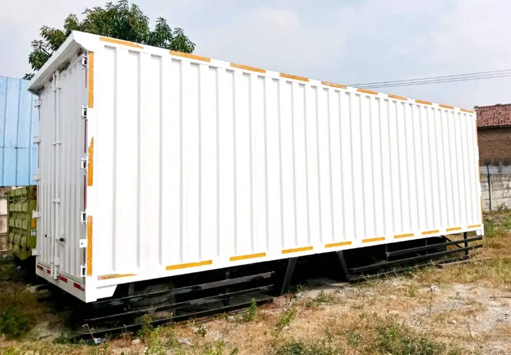MULUS MURAH 8,4M Box besi engkel 4x2 Isuzu Giga bok Hino ranger lohan