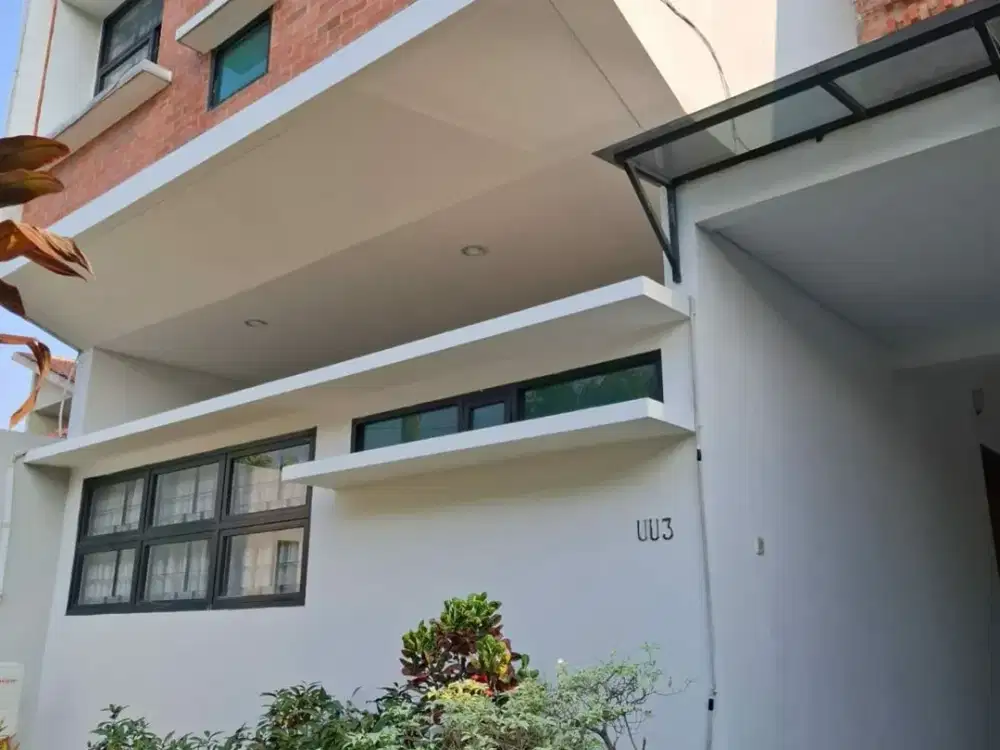 DIJUAL! Rumah Cantik 2 Lantai SHM di Kemang Pratama 1 Bekasi