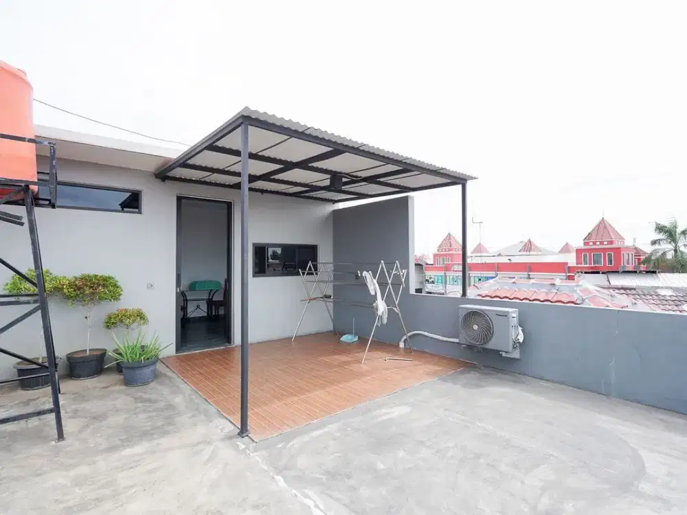 DIJUAL Rumah 2,5 Lantai yang Siap Huni dan Terletak di Lokasi yang Strategis di Taman Harapan Baru, Harapan Indah