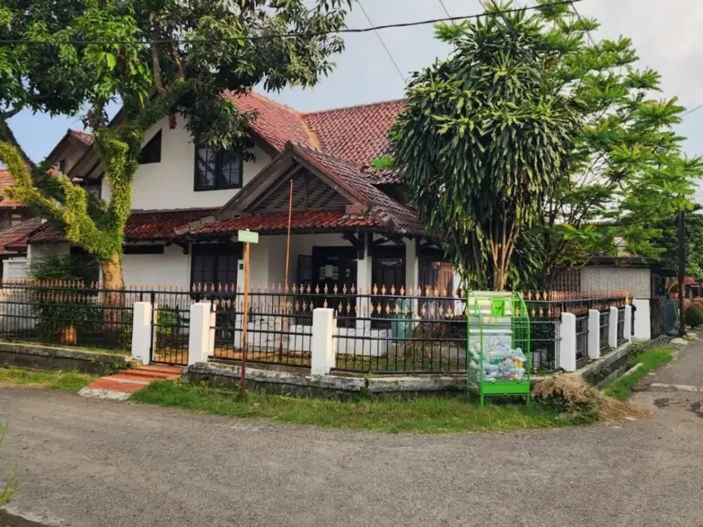 Rumah Hook Strategis di Turangga Buah Batu Bandung 4 Kamar
