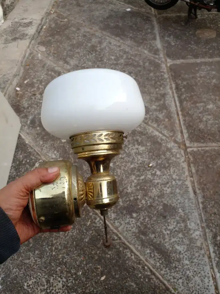 Lampu teplok dinding retro