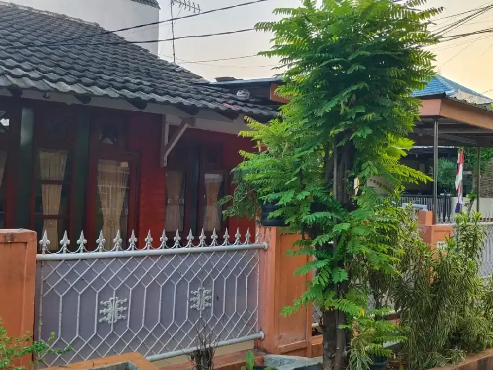 DIJUAL CEPAT Rumah Hoek yang Strategis dan Nyaman di Harapan Indah 1, Bekasi Barat