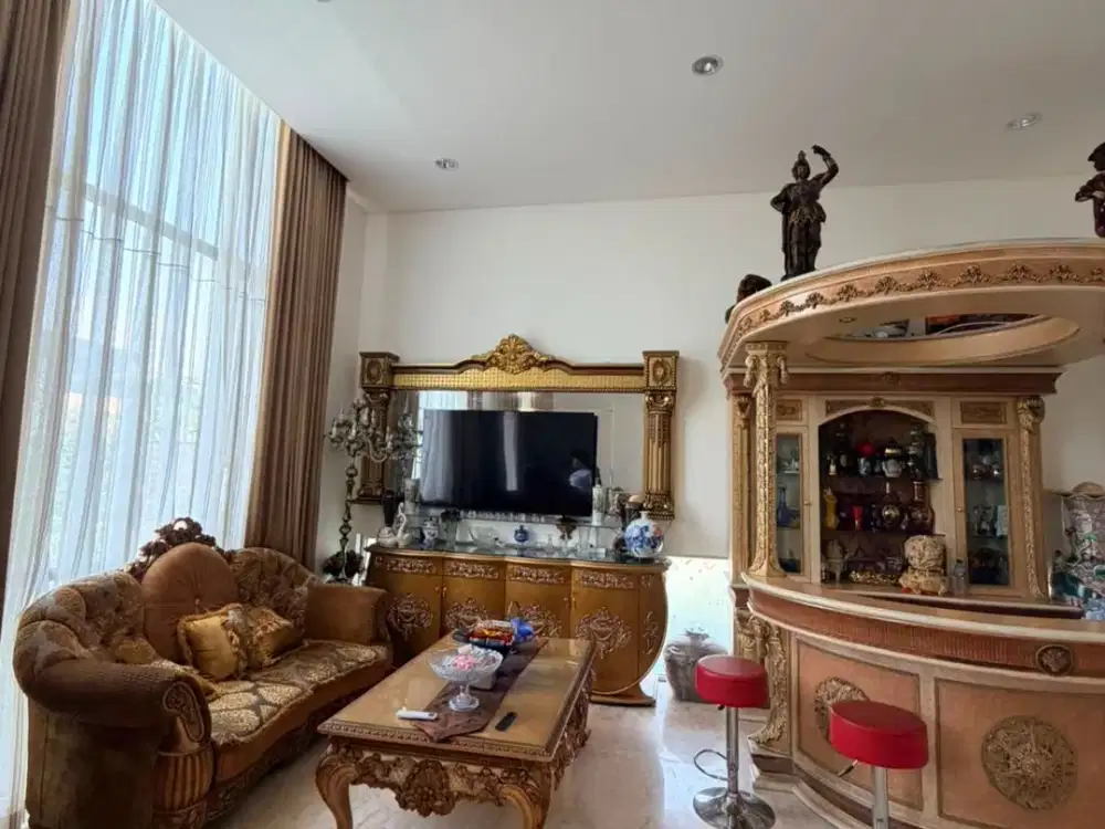 Disewakan Rumah Golf Island PIK, The Mozart Signature, Hoek, 517 m², Lift, Full Furnished, View Golf, Rp 700 Juta/Tahun