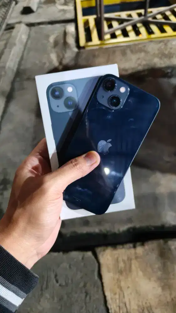 Apple iPhone 13 128GB resmi iBox BH 94%