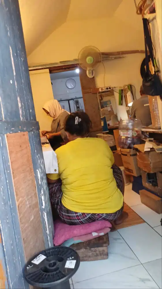 DIBUTUHKAN SEGERA KARYAWAN WANITA BAGIAN PRODUKSI TRAFO
