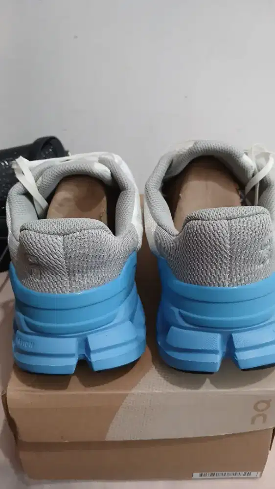 Sepatu On Cloud jarang pakai