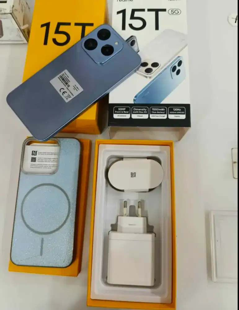 barang bagus Realmi 15T 5G 8/256,no minus ,belum pernah bongkar,box