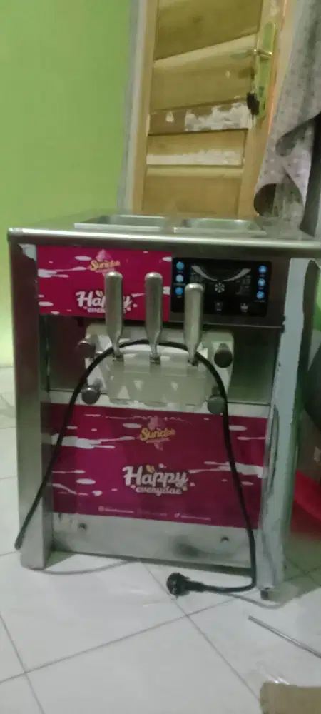 Mesin soft ice cream