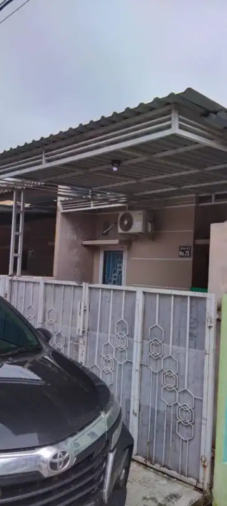 Di sewakan rumah beserta isinya, lemari pakaian/lemari hias,