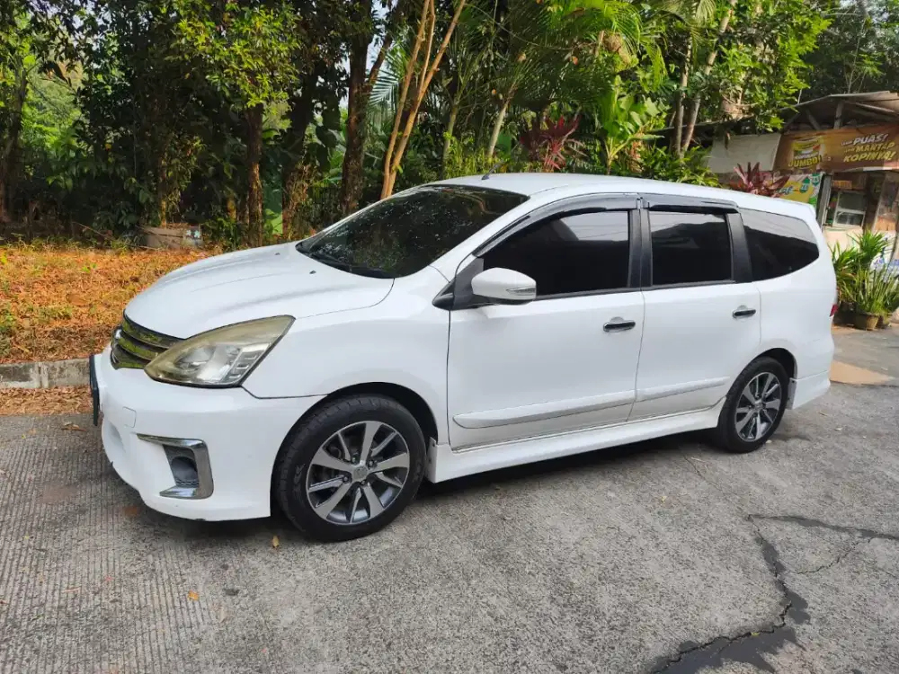 Dijual Grand Livina Putih 1.5XV Highstar AT