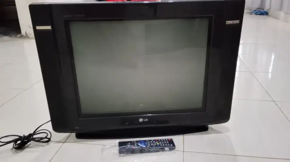 Tv LG 21 inci layar datar slim masih mulus lengkap remot