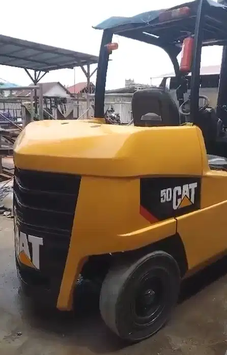 Dijual Forklift Caterpillar 2016 Diesel 5 Ton Mast 3 meter Automatic