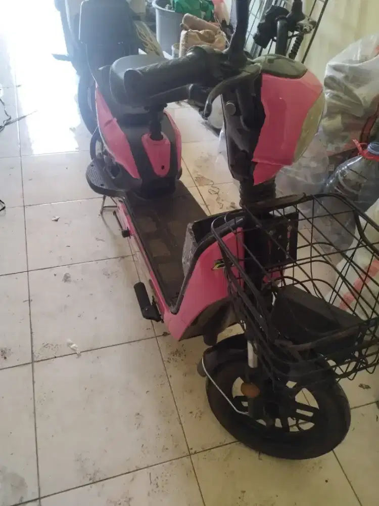 Sepeda listrik  genio attura