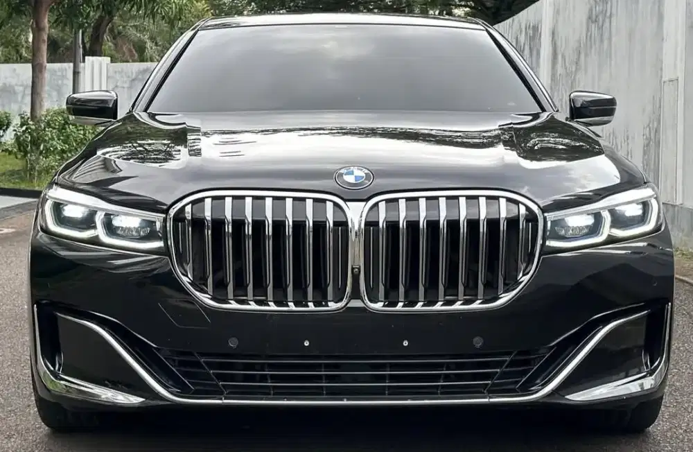 BMW 740Li Pure Excellence 2017 Facelift