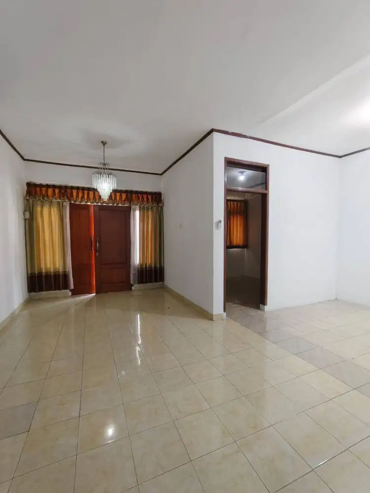Disewakan Rumah Apik Terawat di Taman Kopo Indah 1
