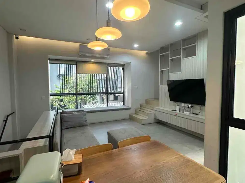 Dijual Rugi Rumah 3 lantai Furnished Tabebuya BSD
