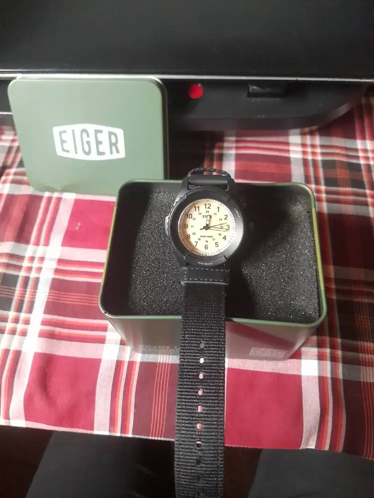 Eiger Barra Backlight Jam Analog (BLACK/HITAM) Bekas-seperti baru