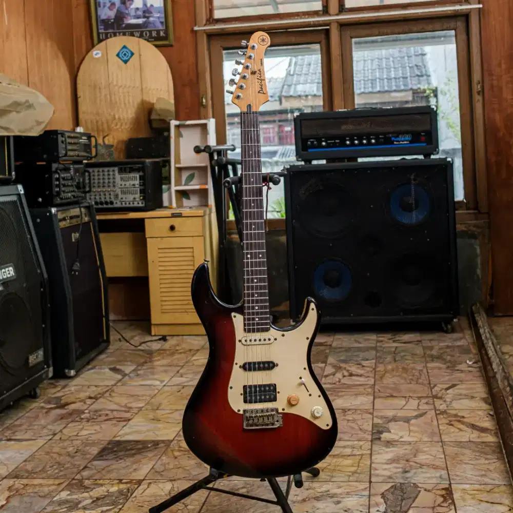 Electric guitar yamaha pasifica gitar listrik PAC112J