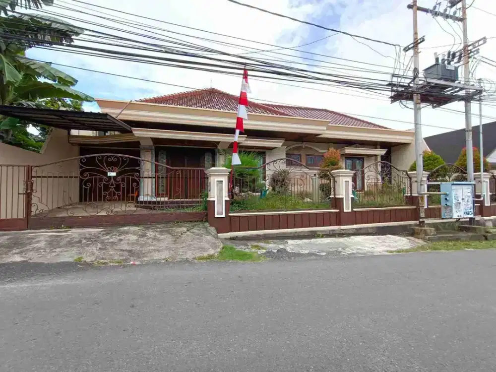 Rumah cantik + pool di pupuk tengah kota balikpapan cocok untuk hunian keluarga.
