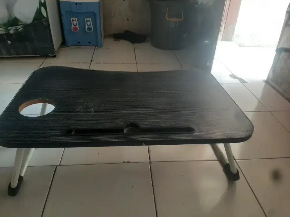 Meja belajar anak