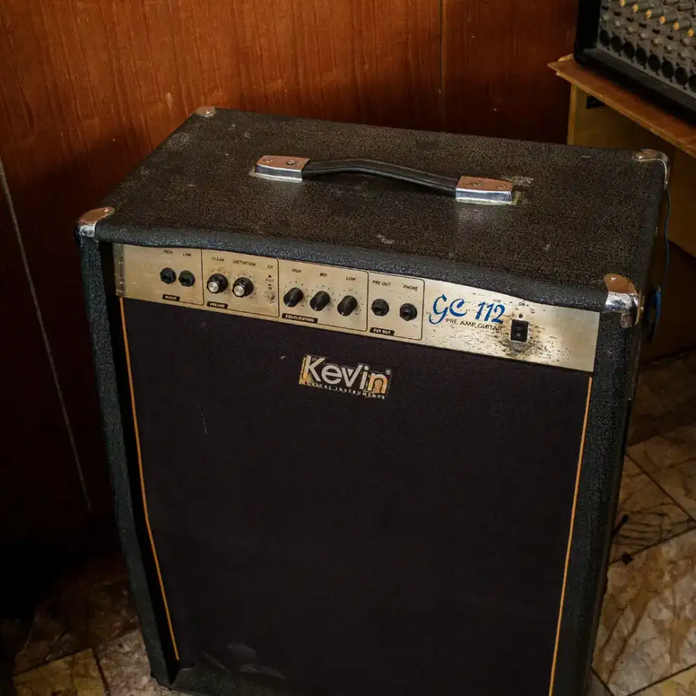 Amplifier gitar lokal Kevin