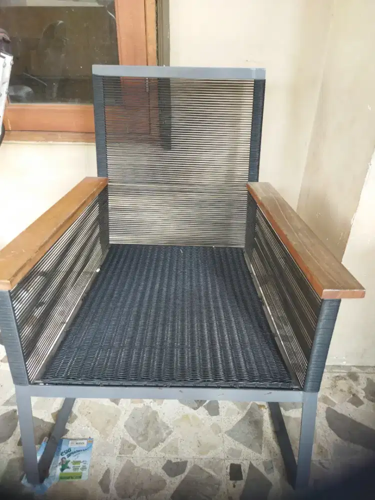 Kursi santai rotan sintetis