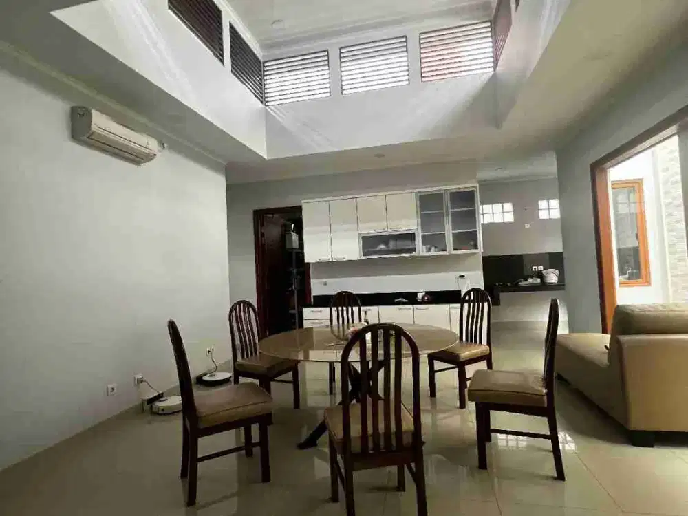 Singgasana Rumah Bangunan Baru