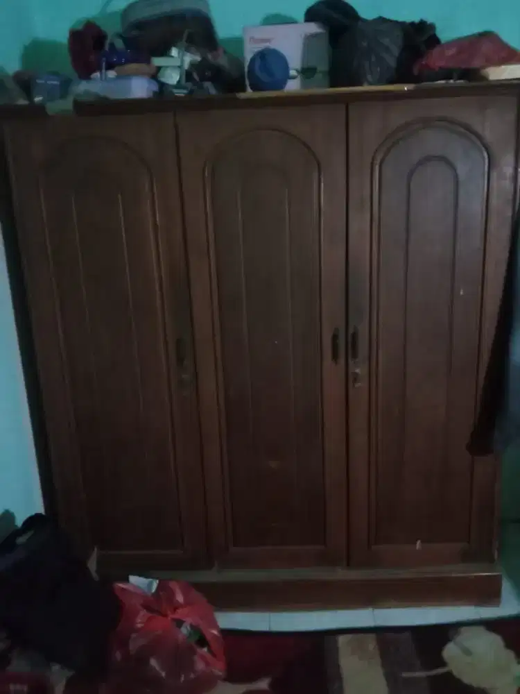 Lemari Jati Bekas