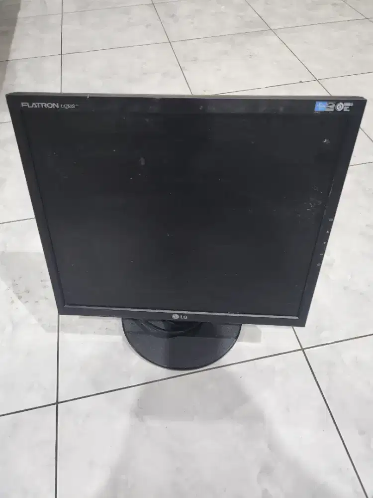 Layar monitor 17inch rusak
