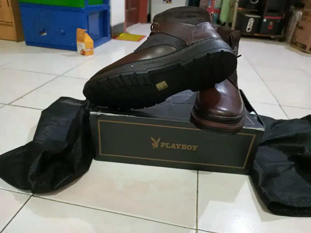 Dijual sepatu kulit asli original merk playboy warna coklat
