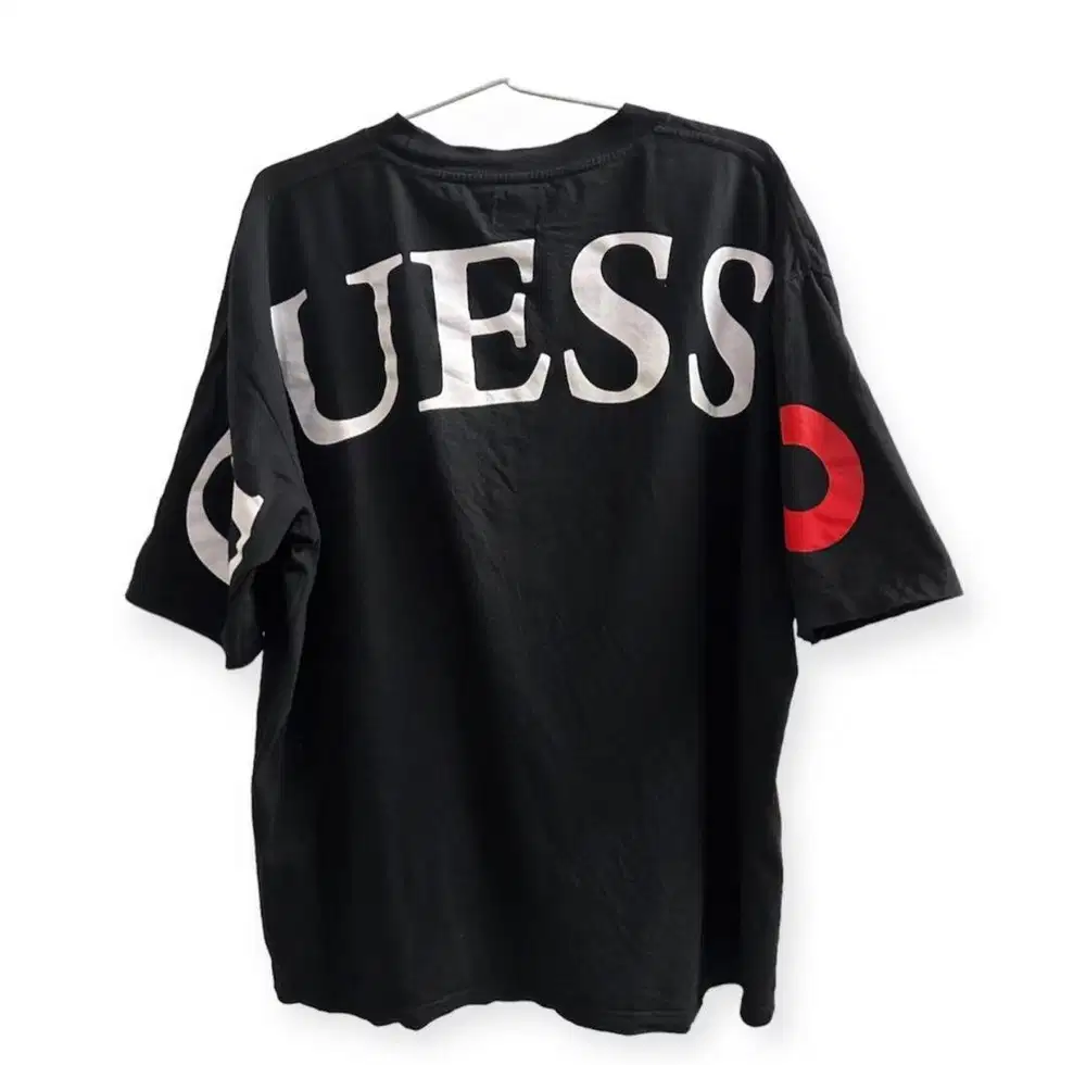 kaos tshirt oversize hitam size xl guess back