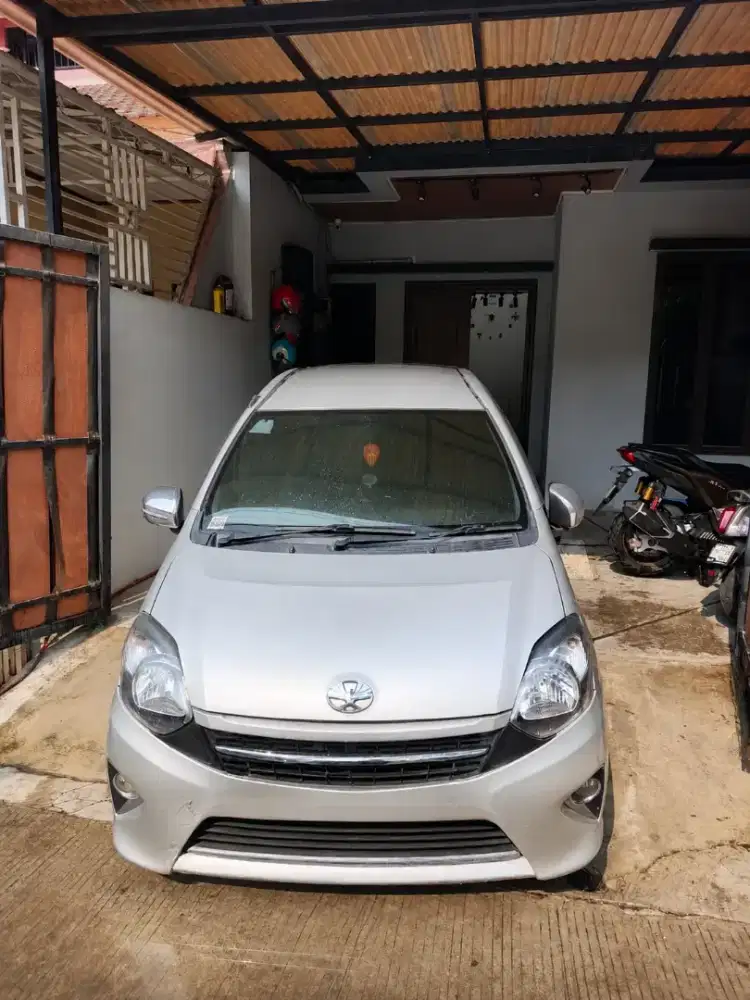 DIJUAL TOYOTA AGYA 2015 MATIC – SILVER