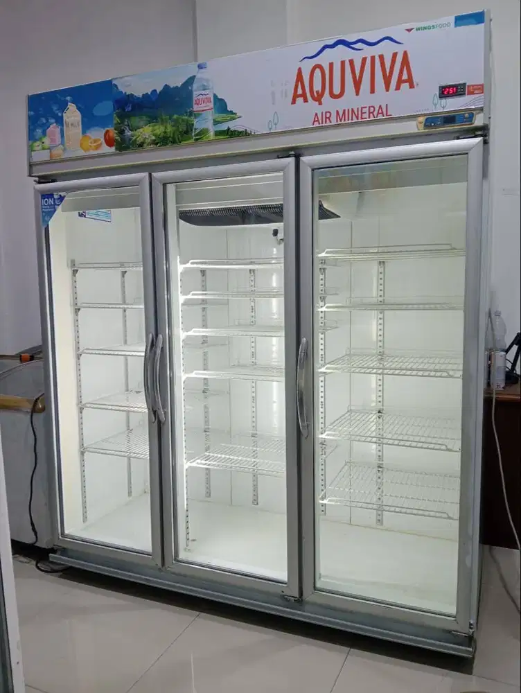 Showcase 3 pintu bekas merk Sansio 1500L