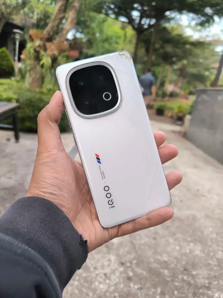 Vivo Iqoo 13 12/256 snap 8 elite lengkap minus retak backdoor ttbt