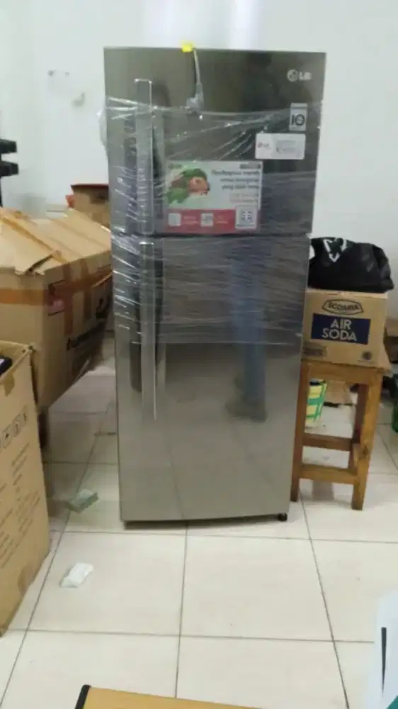 Dijual Kulkas 2 pintu LG Type GN-202RLC masih terawat baik