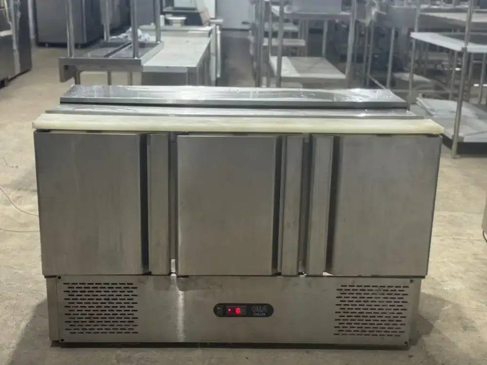 Undercounter chiller 3 pintu GEA