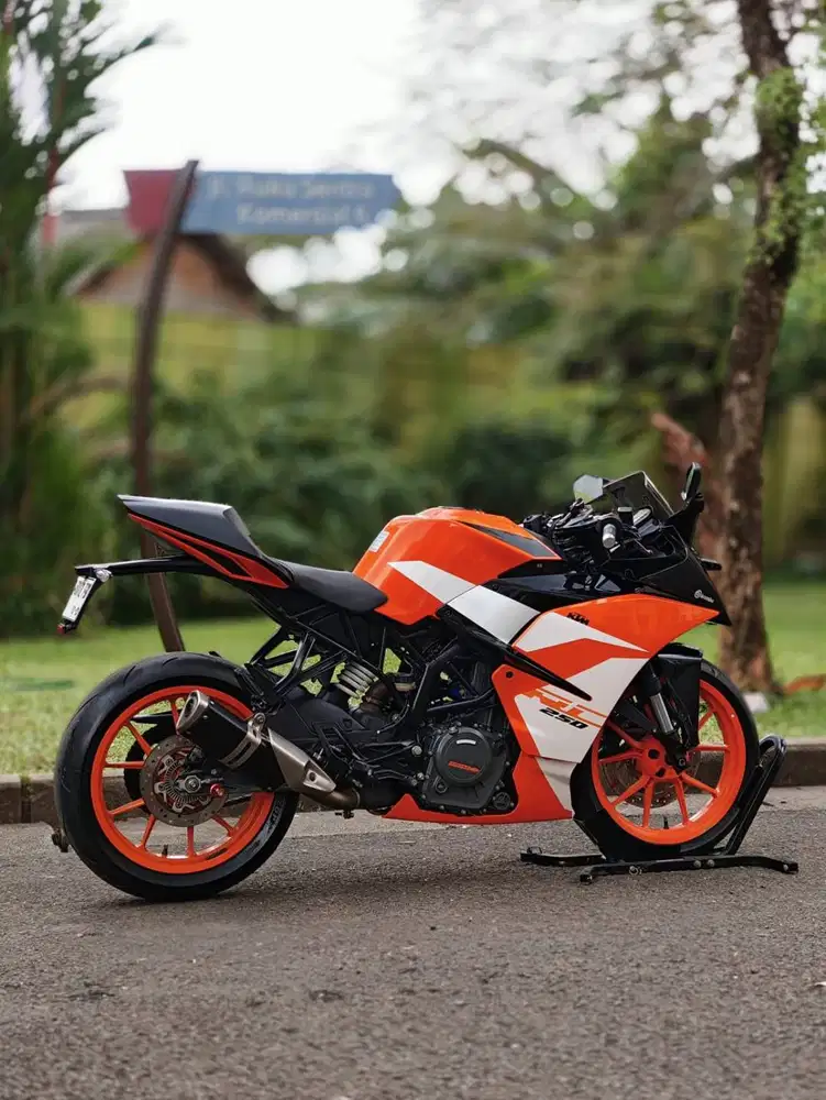 SIAP TOURING! KTM RC 250 ABS ORANGE 2018 KM 15K PAJAK ON LIKE NEW