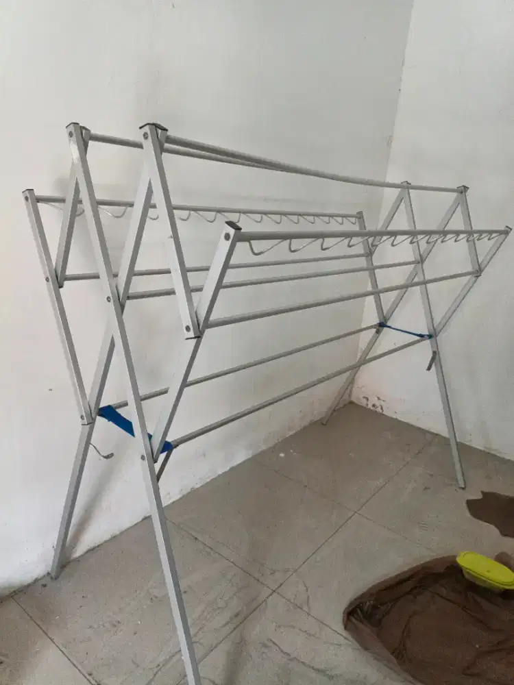 Jemuran alumunium
