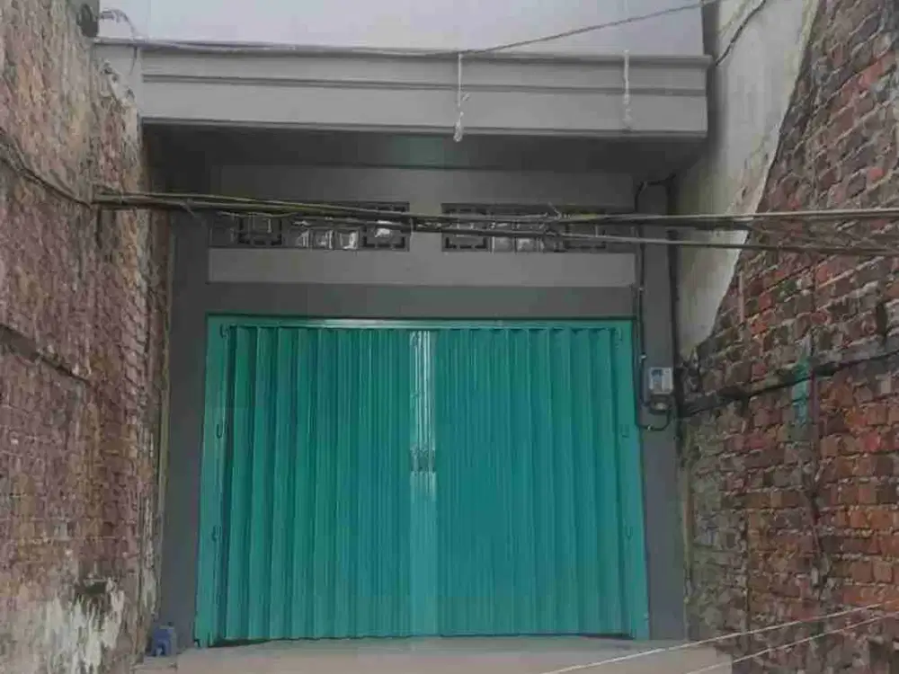 Ruko baru di kebun sayur pinggir jalan besar. lokasi ramai cocok untuk usaha , cafe, dll