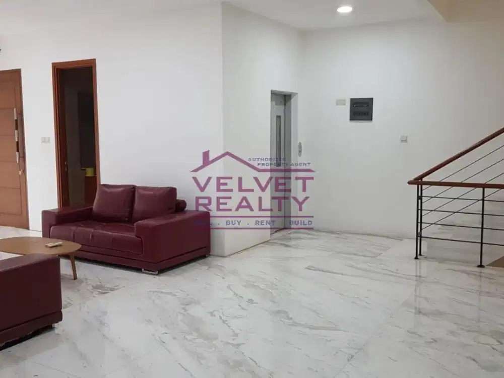 Disewakan Townhouse Springhill Golf Residence Luas 300m2 4 Lantai #VR1185