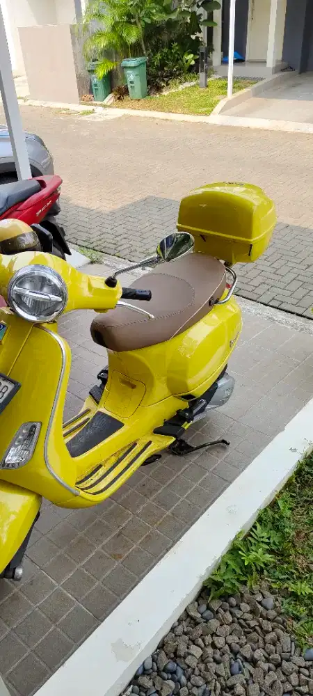 DIJUAL Vespa LX 125 full ori KM rendah