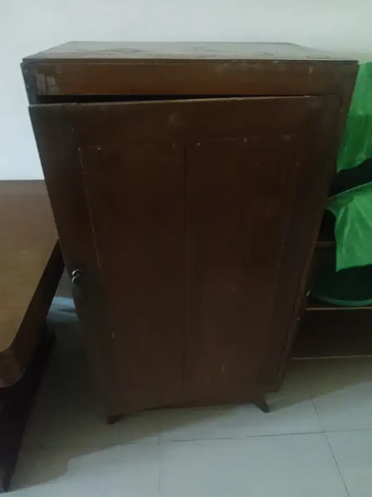 Lemari kayu jati asli
