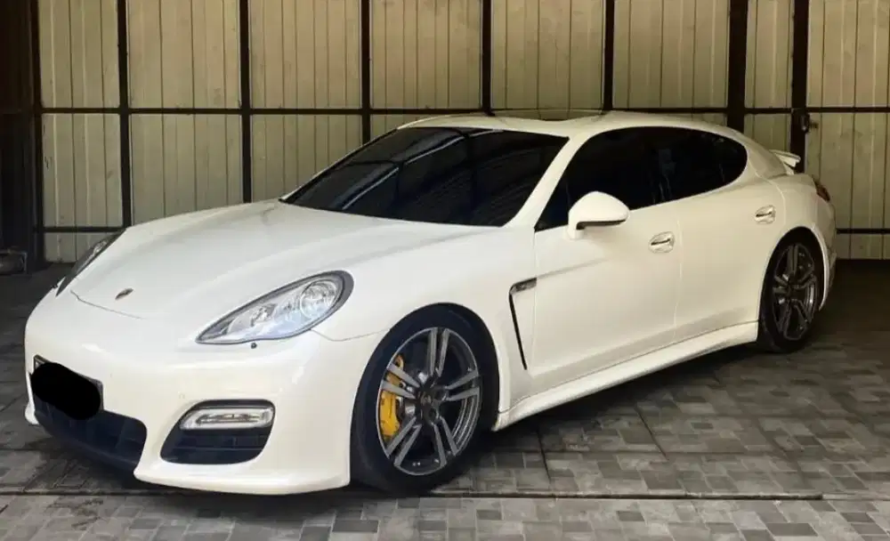 Porsche Panamera Turbo S 4.8 2011