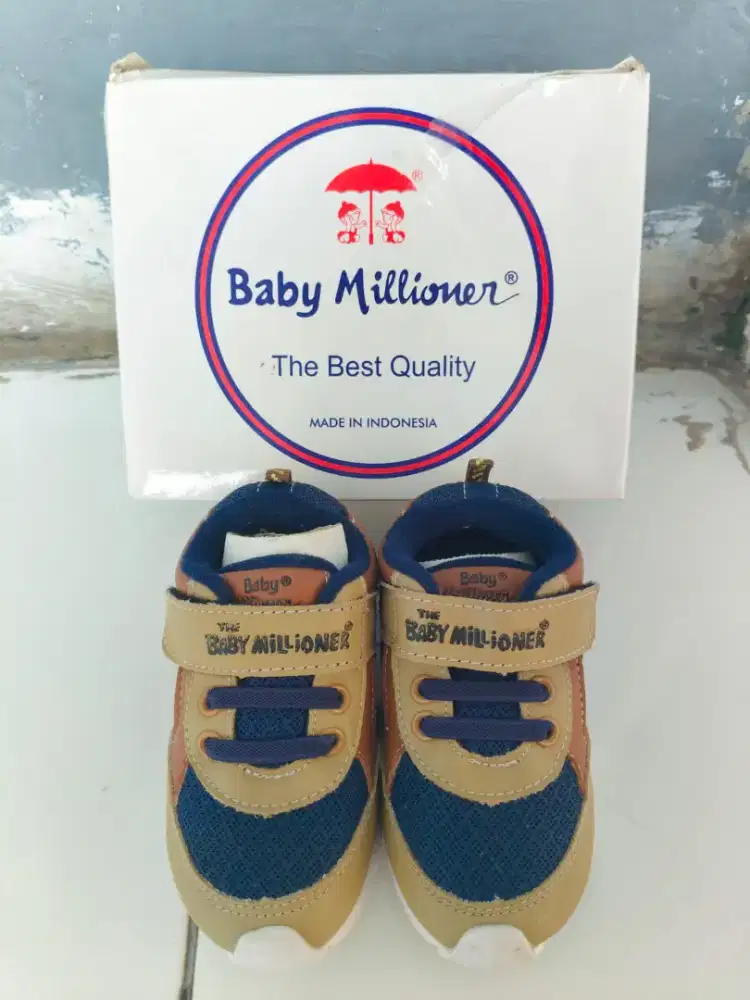 Di jual sepatu bayi