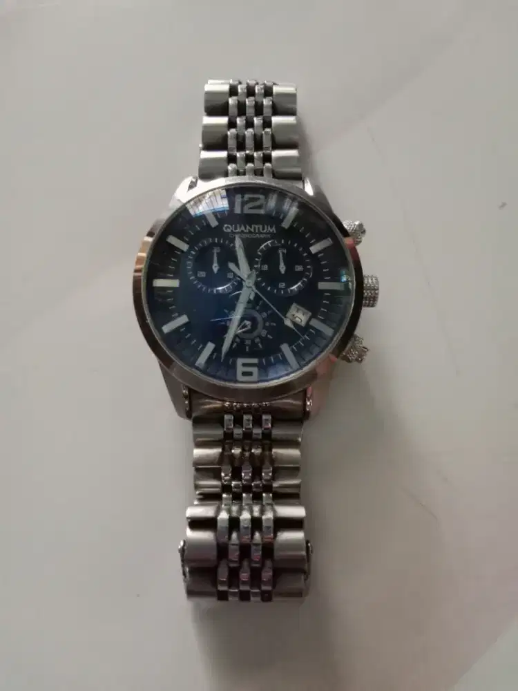 Jam tangan pria merek Quantum