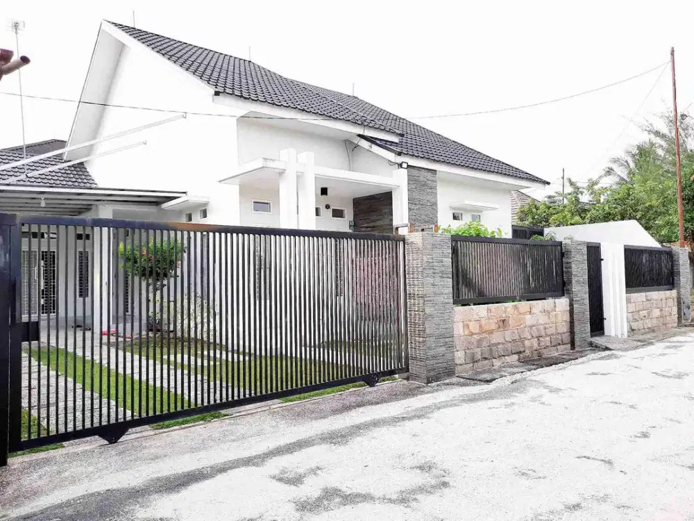 RUMAH SEWA, FULL FURNISHED SIAP HUNI!! TENGAH KOTA DEKAT KE BANDARA dan MALL